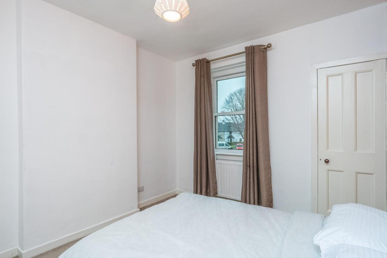 Pass The Keys Cosy And Spacious 2 Beds Flat With - Free Parking Эдинбург Экстерьер фото